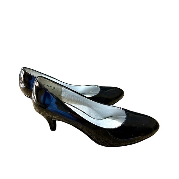 JACLYN SMITH, NWOT, WOMENS, BLACK PATENT HEELS. ALL MANMADE MATERIALS. SIZE 8W - Picture 5 of 11